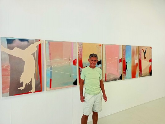El artista murciano Francisco Nicolás expone en el Párraga tras dos décadas afianzándose en Reino Unido