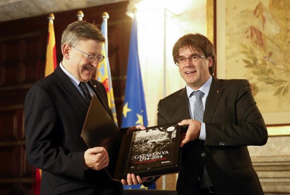 Puig y Puigdemont crearán una comisión técnica para la reciprocidad de RTVV y TV3