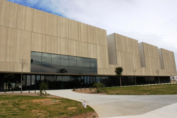 La UMH va a por lo técnico: crece el alumnado de ingeniería y ofrecerá programas de Inteligencia Artificial