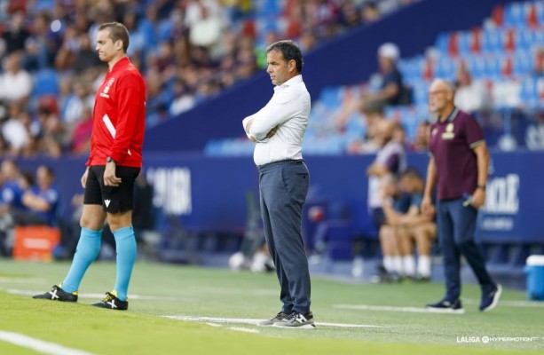 Javi Calleja sobre el fuera de juego de Bouldini: 