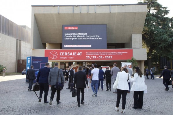 Cersaie 2023 cumple en asistencia: rozó los 100.000 visitantes, casi la mitad de fuera de Italia