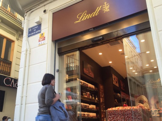 Lindt abre su primera boutique en Valencia 