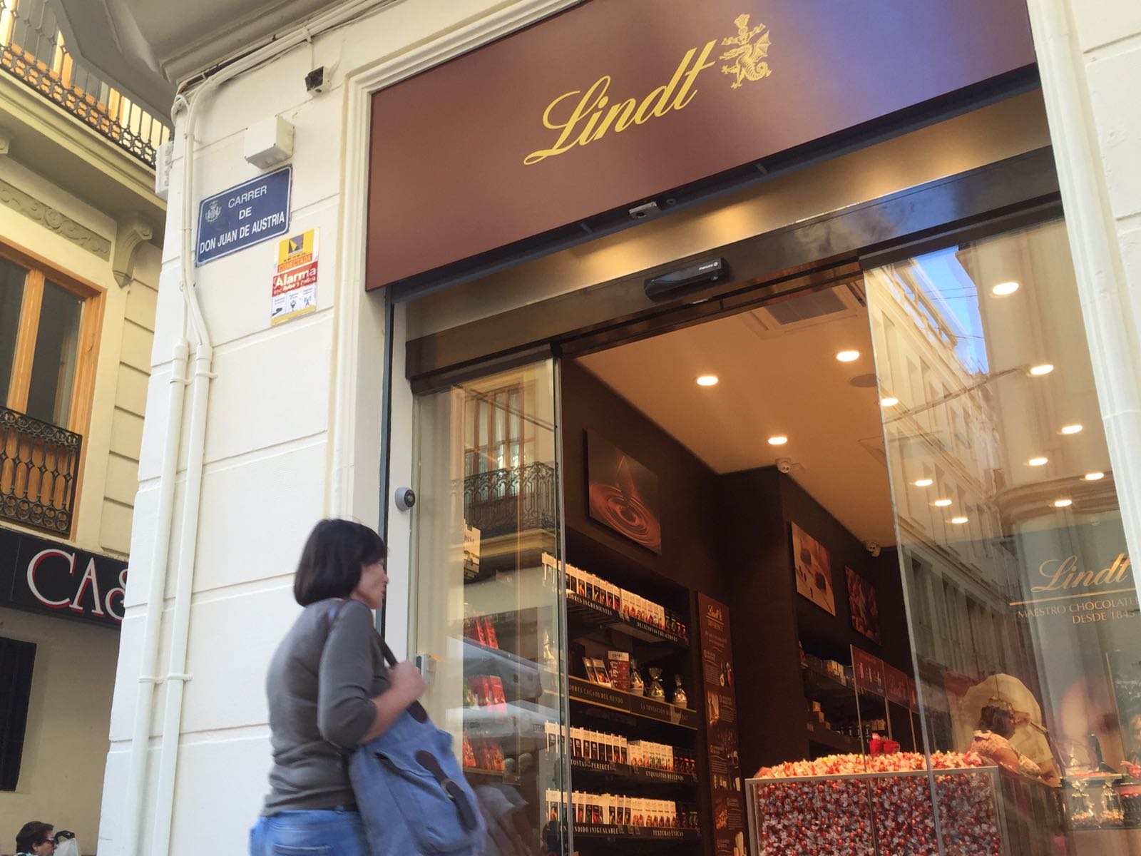 Lindt abre su primera boutique en Valencia 