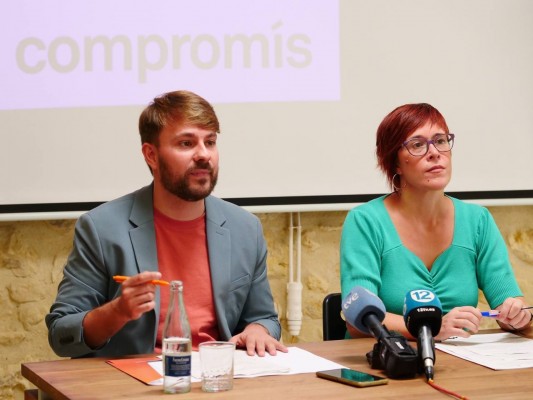 Compromís propone restringir la llegada de cruceros y una ley que limite los apartamentos turísticos