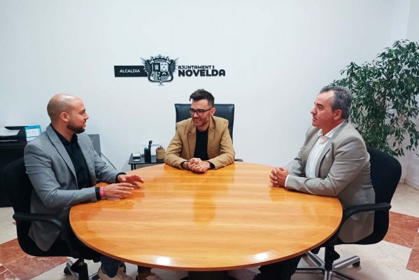 Novelda, Aspe y Monforte buscan crear una mancomunidad de municipios del Valle de las Uvas