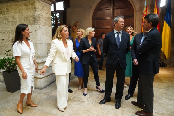 El Consell reduce casi a la mitad el número de asesores: de 116 a 61