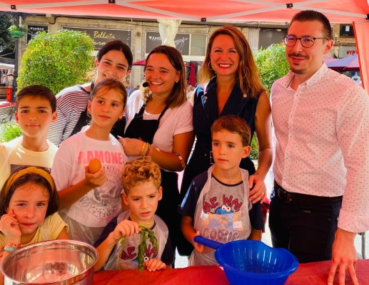 ‘Divercuina’ se adentra en el Mercado Central para dar a conocer a los niños el producto de
temporada