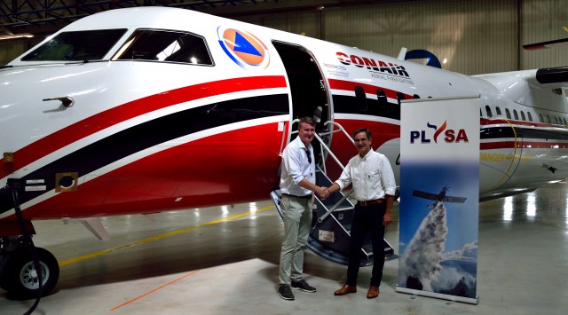 Plysa presenta en Valencia el avión que duplica la capacidad de descarga en la extinción de incendios
