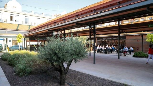 El mercado del Grao de València reabre tras 5 años de reforma y se estrena por las tardes
