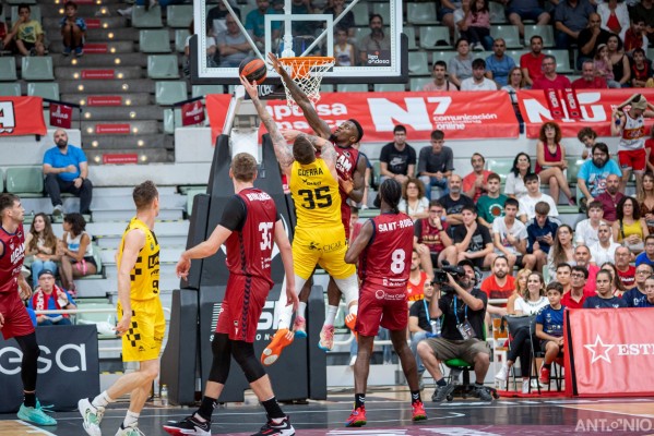 El UCAM CB es top 3 en seis estadísticas de la Liga y el que más tiros de dos anota
