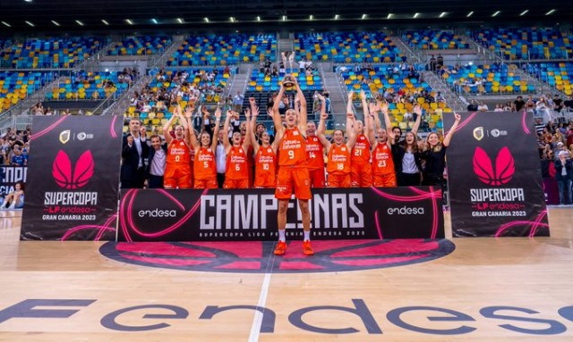 Valencia Basket, campeón de la Supercopa LF Endesa tras batir a Perfumerías Avenida