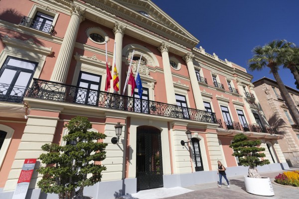 La Región de Murcia declara tres días de luto oficial por las víctimas en el incendio de Atalayas