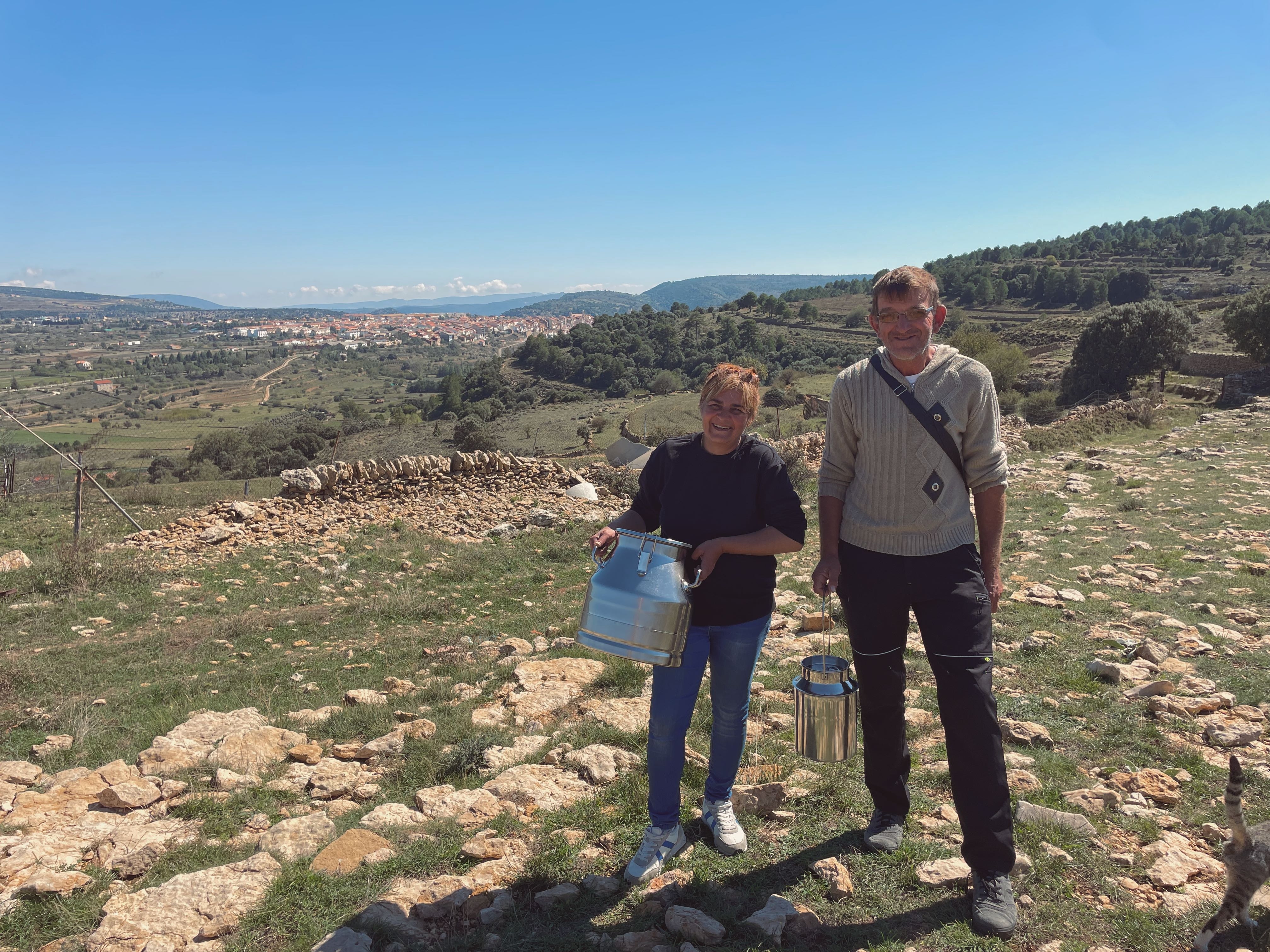 Sabores del Llosar, el matrimonio que elabora queso fresco en las montañas de Vilafranca