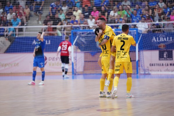 El Servigroup Peñíscola rescata en Valdepeñas un punto de oro en el último segundo