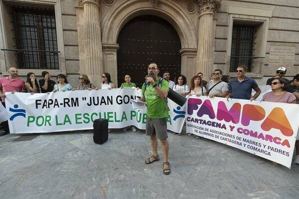 El conflicto del transporte escolar, más cerca de solucionarse: Educación y empresas acercan posturas
