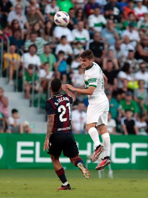 La falta de puntería vuelve a penalizar al Elche