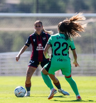 La efectividad de Crnogorcevic firma el empate del Atlético contra el Levante