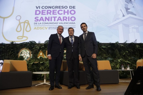 Gómez apuesta por transformar el sistema sanitario para situar al paciente en el centro