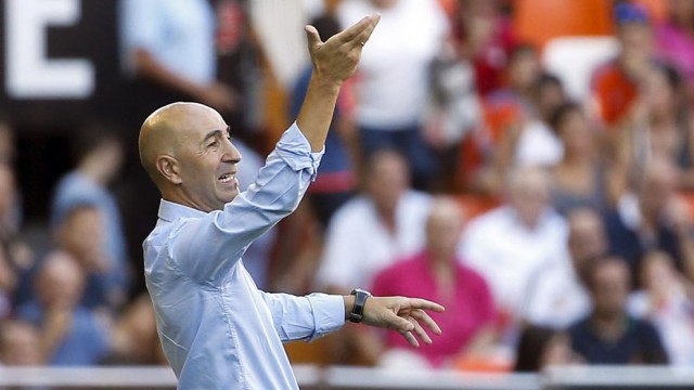 Ayestarán se despide de la plantilla en Paterna