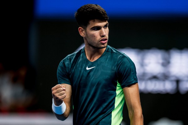Alcaraz reaparece con solvencia en su debut chino en el ATP 500 de Pekín y se medirá ahora a Musseti