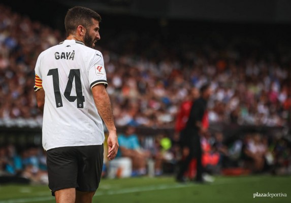 Gayà será baja ante el Betis y es duda para viajar a Mallorca