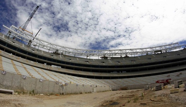 Ni Ayuntamiento ni Atlético pueden garantizar que 'La Peineta' esté lista en agosto de 2017
