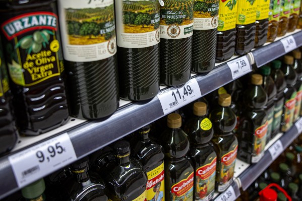 El aceite de oliva registra sus primeros descensos de precio desde principios de año