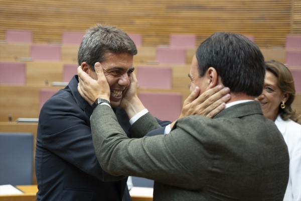 Mazón no quiere ser Puig: se marca el objetivo de no descuidar el partido mientras gobierna 