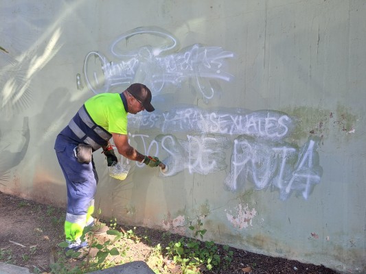 El Ayuntamiento de Bétera condena unas pintadas homofóbicas en la Alameda