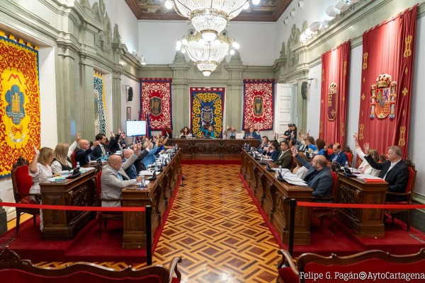 Puigdemont se cuela en el debate plenario de Cartagena: 
