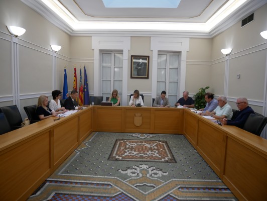 Crevillent y UNIFAM refrendan un convenio para apoyar al sector de la alfombra y la moqueta