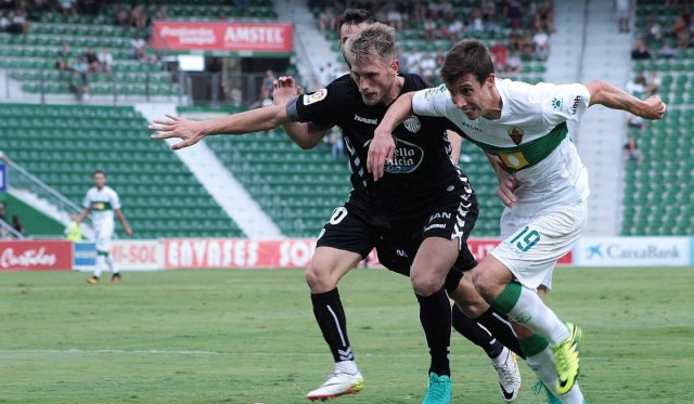 El Elche castiga los errores del Huesca