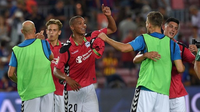 El Alavés llega invicto a Mestalla con la plantilla con más incorporaciones de la liga