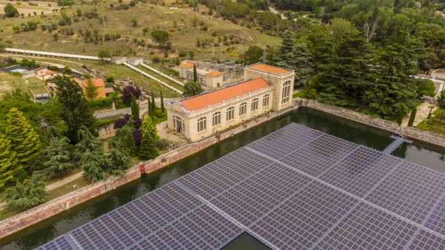 Isigenere, de Beneixama, culmina la instalación fotovoltaica flotante en el Canal de Isabel II