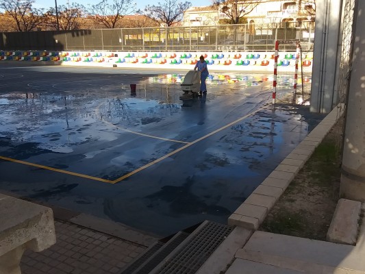 San Vicente sigue atajando el problema de la limpieza: visto bueno al contrato para edificios