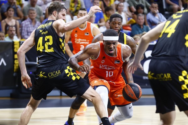 El Valencia Basket firma su primer triunfo y el Lenovo Tenerife sigue sin ganar