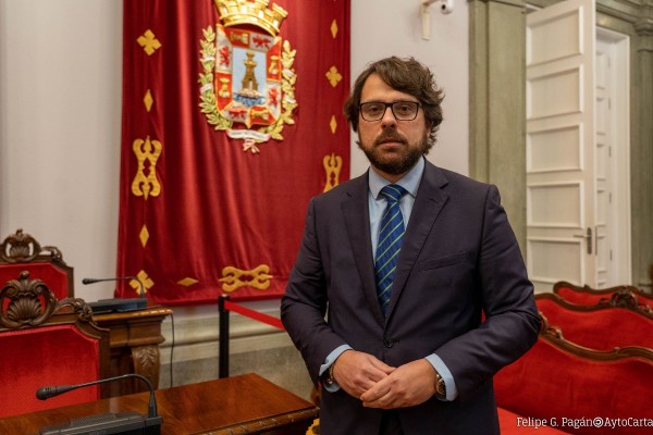 Valdés toma posesión de su cargo como concejal de la Corporación antes de otra sesión de Pleno maratoniana 