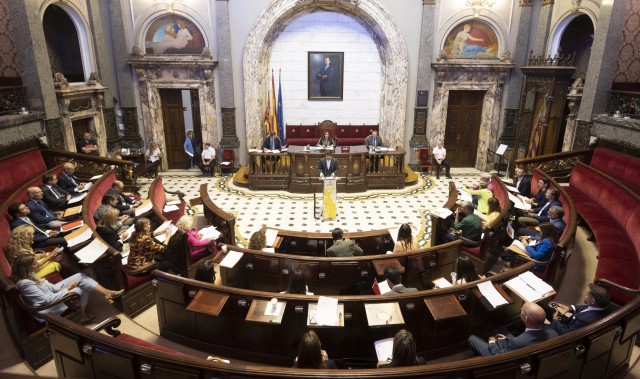 El Ayuntamiento recabará informes de distintas instituciones para el cambio de nombre de València
