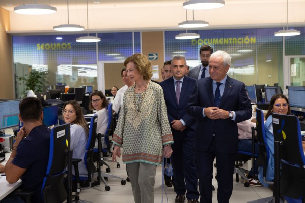 La reina Sofía visita Alhama para conocer las instalaciones de Primafrio
