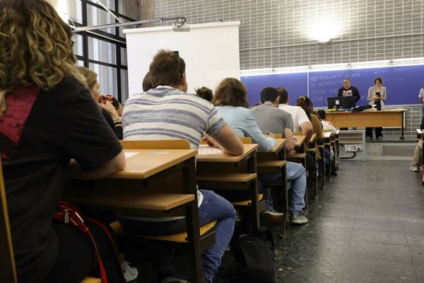 Las oposiciones a las 111 plazas de auxiliar administrativo en la Región convocan a 10.600 personas