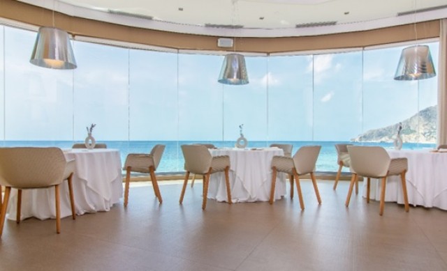 'A cuatro manos', la conexión entre Nino Fjordside y Lenin Busquet en el restaurante Abiss de Calp