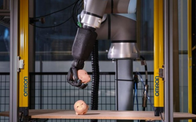 Tres firmas del sector del plástico participan en un plan de robótica aplicada a manipulación industrial