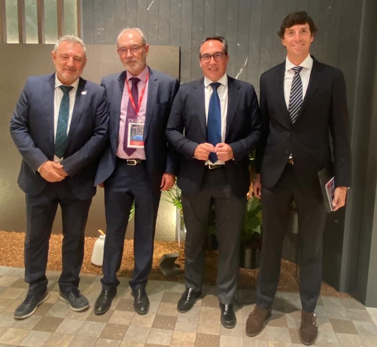 Rubén Ibáñez apoya al sector cerámico en Bolonia y le pide que apueste por el puerto de Castellón

