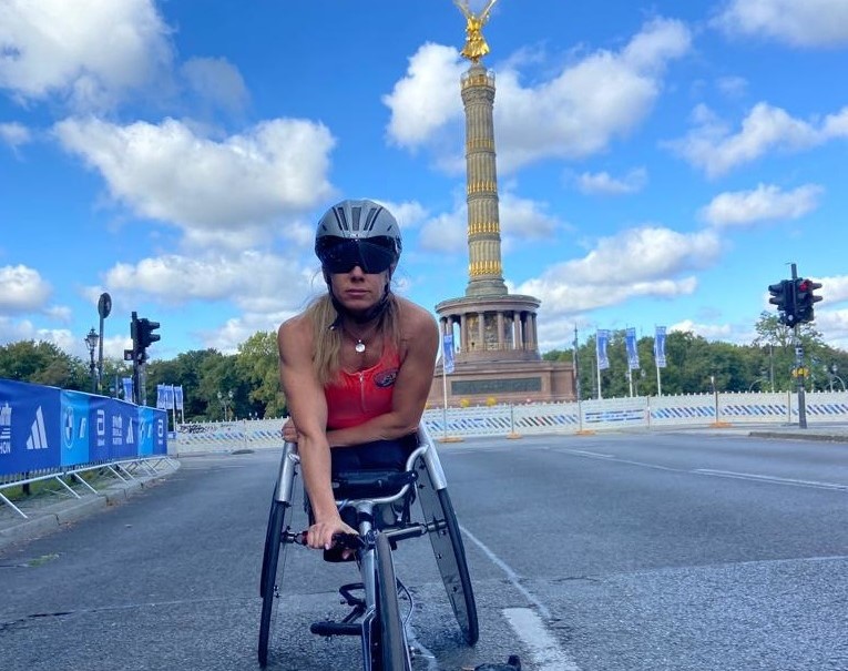 Histórico debut: Carmen Giménez en el Maratón de Berlín en silla de ruedas