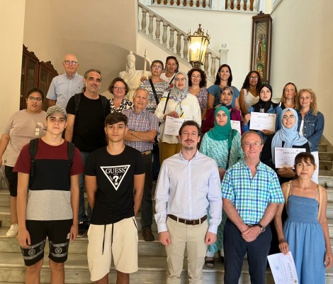 Vox recupera la entrega de diplomas del taller de Cáritas que dejó de celebrarse antes de la pandemia