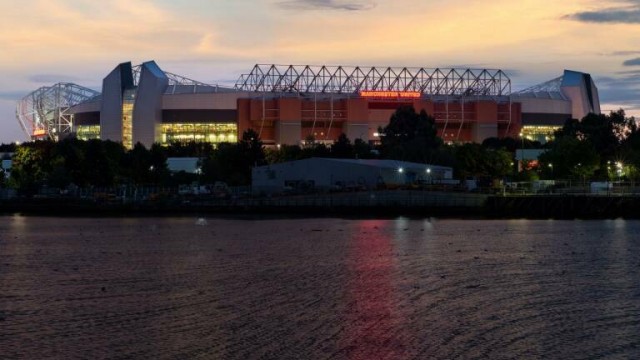 Los aficionados del United contratan una avioneta para protestar contra los Glazers

