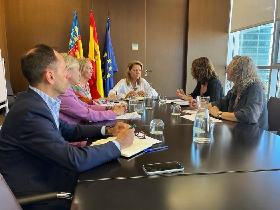 Camarero promete agilizar la tramitación de los planes de igualdad para empresas
