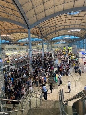 El personal de seguridad de aeropuerto de Alicante-Elche mantiene la huelga ante la 