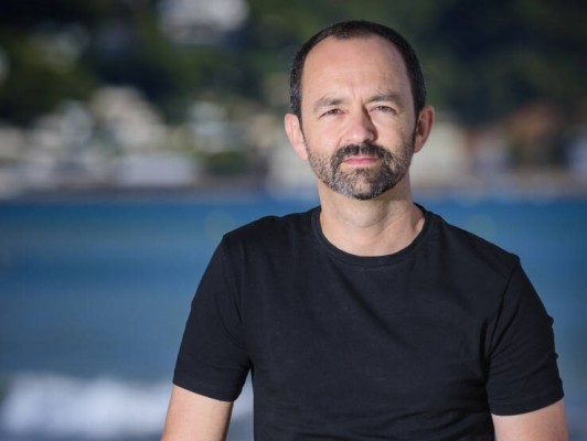 'Estiu', una novel·la negra sobre la desfeta turística i política dels valencians