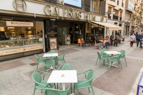 PP y Vox rechazan en Elche prohibir que se pueda fumar en las
terrazas